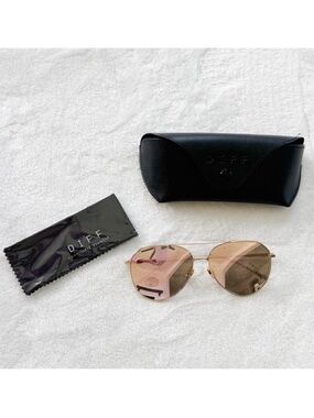 DIFF Eyewear Pink Mirrored
Aviator Sunglasses Gold Frame